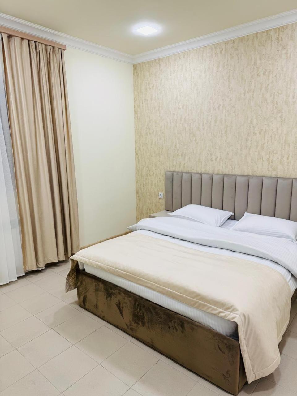 Hotel Lux Plaza P'arak'ar Exterior foto